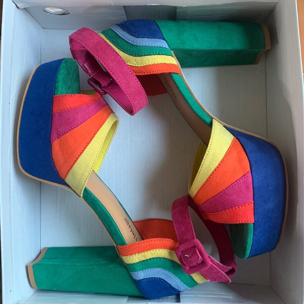 Never worn multi-color Unique Vintage 4” suede heals